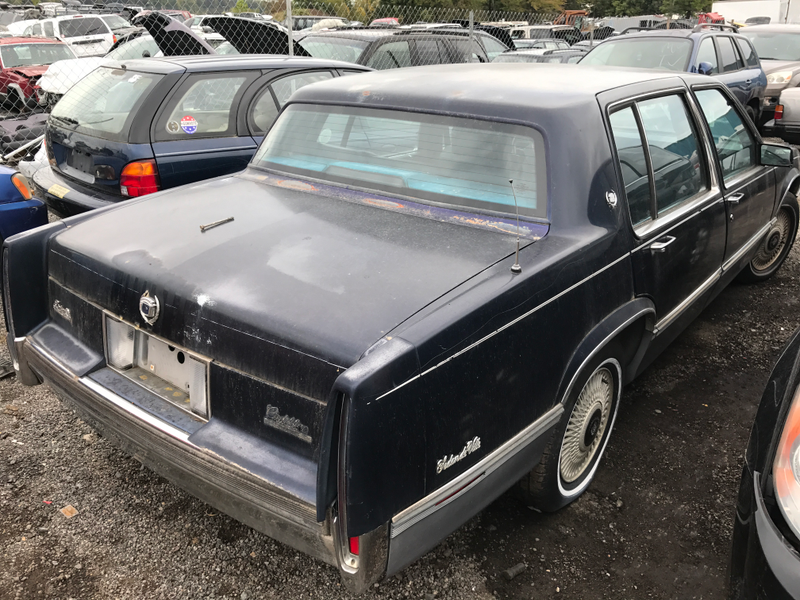 Cadillac Sedan de Ville.